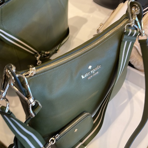 Kate Spade Rosie Crossbody
K5807 Pebbled Leather
Enchanted
NWT - Picture 14 of 16